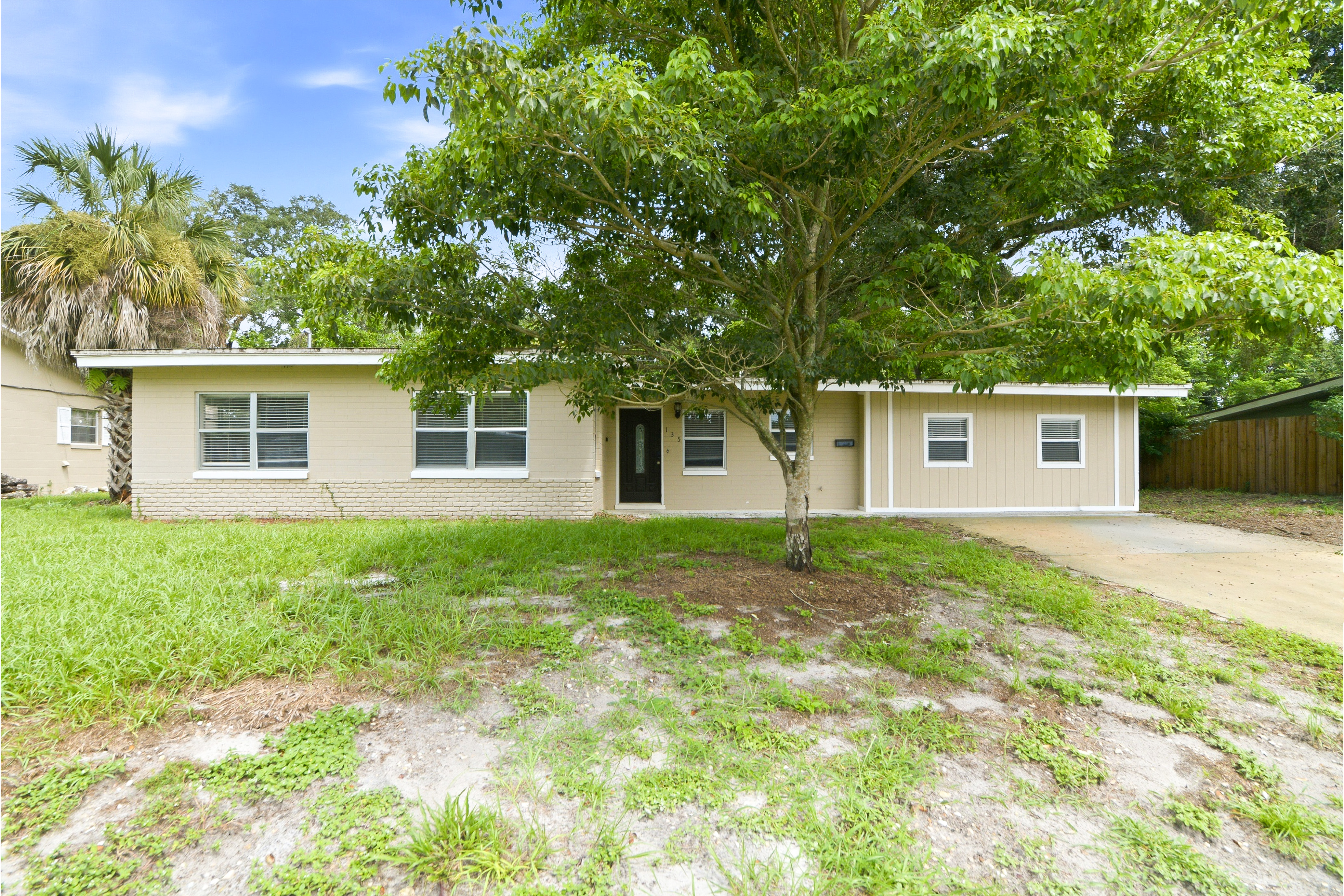 135 N LAKEWOOD CIRCLE MAITLAND, FL 32751